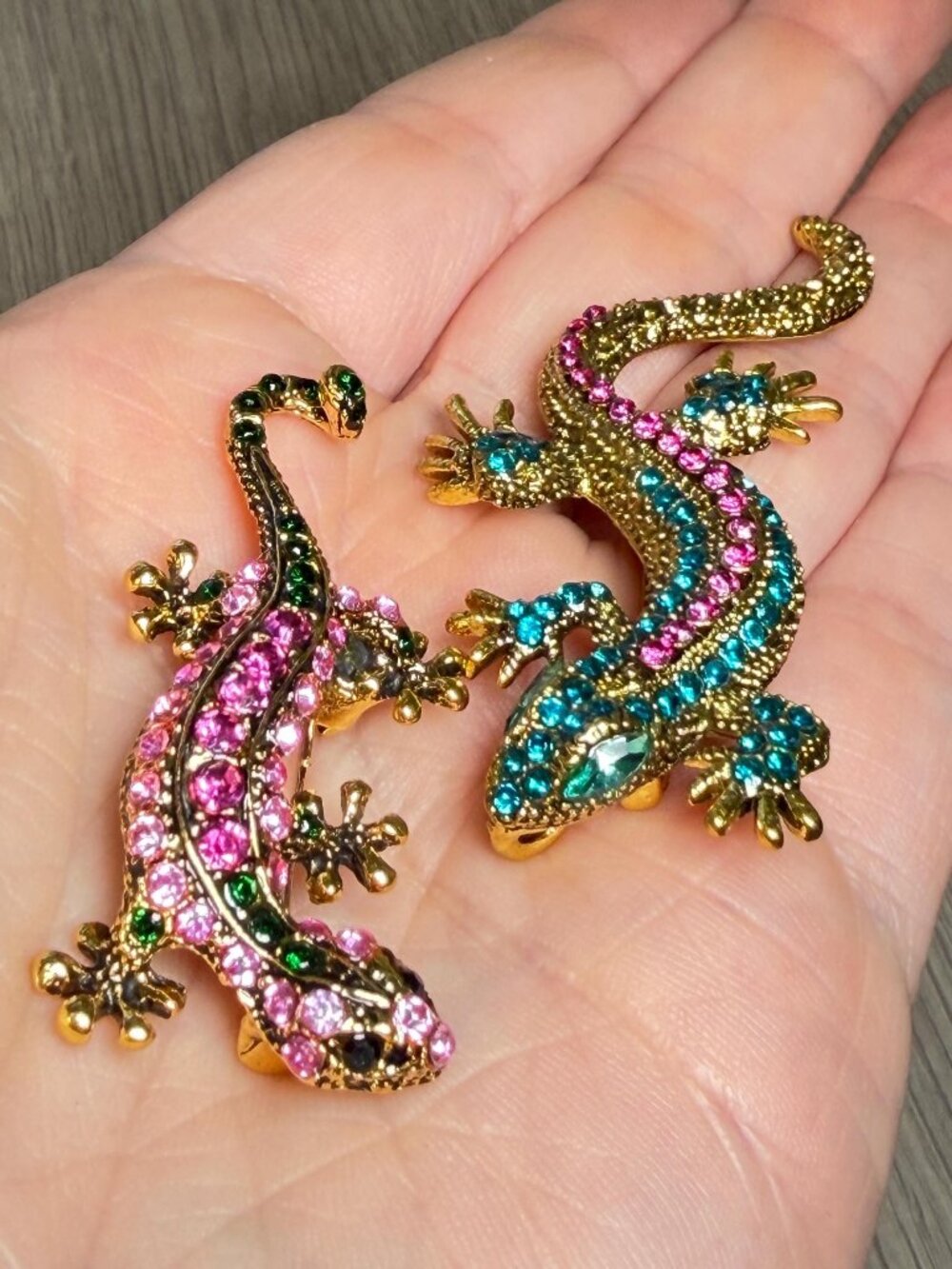 Gecko Brooch Set Rhinestone Lizards Pink Blue Animal Pins Matching Pair